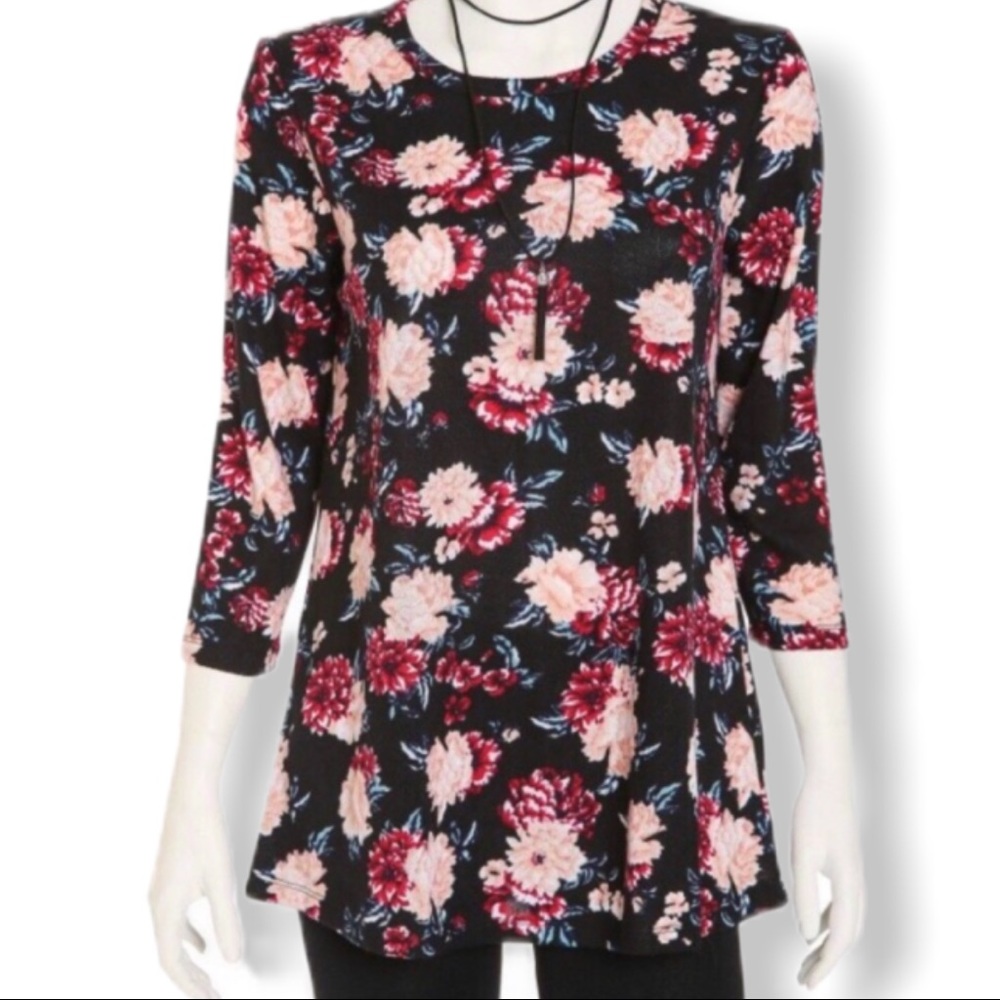 4/$25 Sale soft floral tunic top 3/4 sleeve